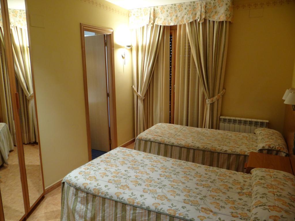 Hotel Casa Carmen Benabarre Camera foto